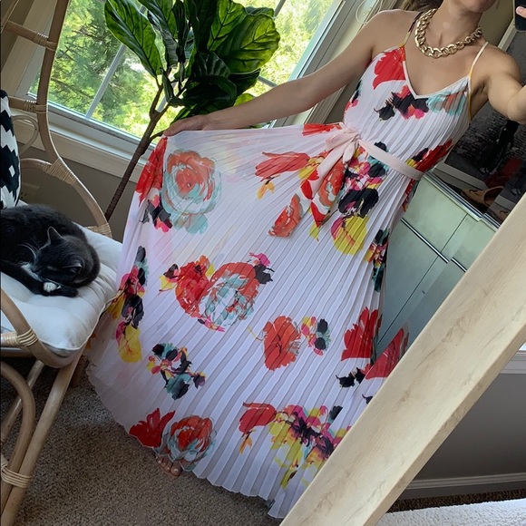 GORGEOUS SUMMER DRESS 🌺 - Picture 8 of 16